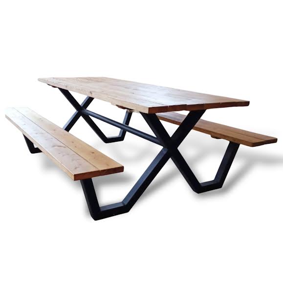 ეზოს მაგიდა 2